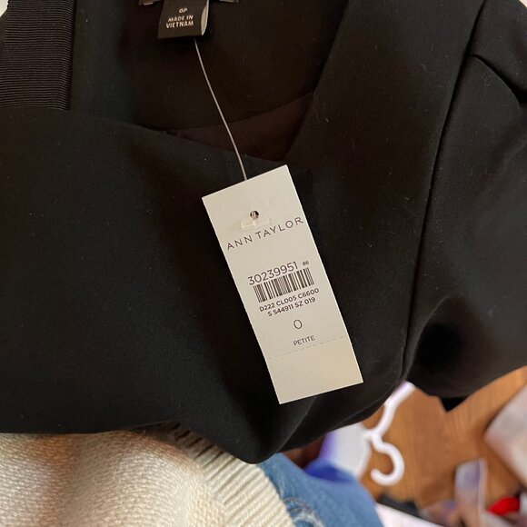 NWT Ann Taylor Petite Black Square Neck Sheath Dress in Seasonless Stretch - Picture 5 of 5